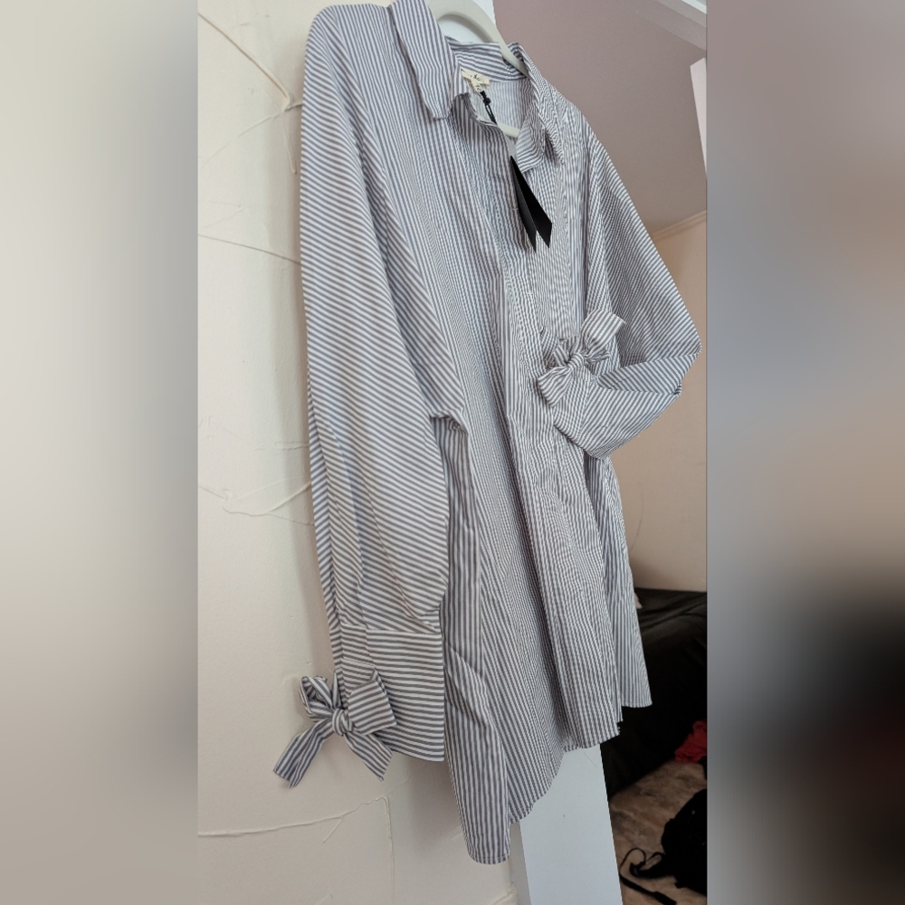 Bow tie cuff blouse NWT